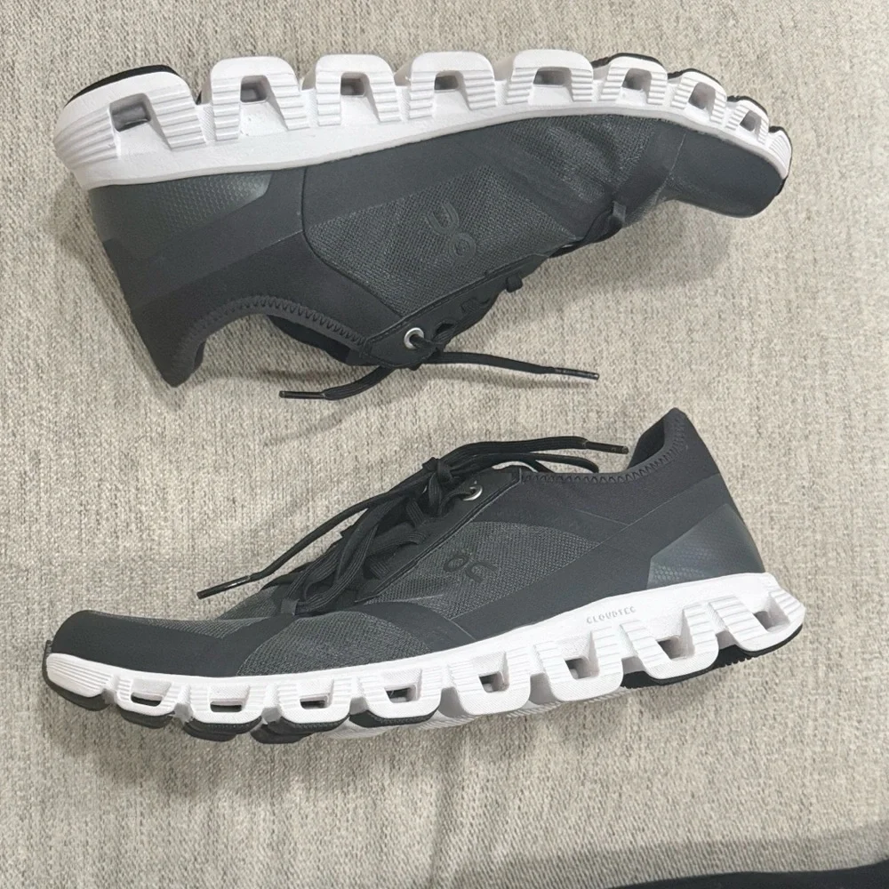 NWOT On Running Cloud Athletic Shoes - Picture 2 of 5